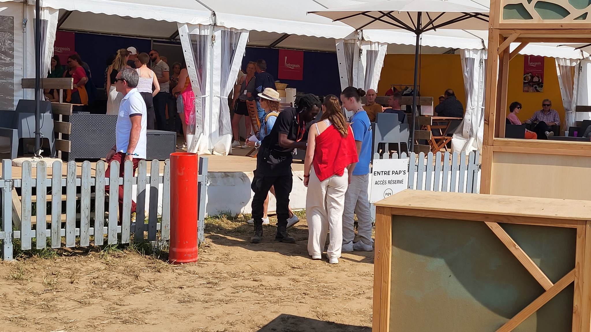 agent de surveillance humaine sur un site festivalier.